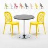 Table ronde noire 70 x 70 cm et 2 Chaises Colorées Intérieur Bar Café WEDDING Cosmopolitan Réductions