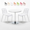 Table blanche ronde 70x70cm 2 Chaises colorées intérieur bar café Gelateria Long Island Remises