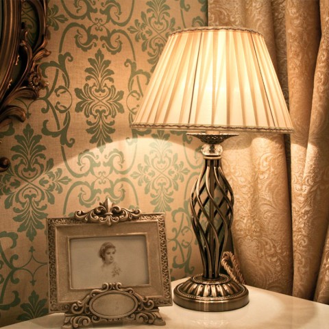Lampe de bureau style classique abat-jour tissu Grace Maytoni Promotion