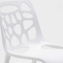 Table blanche ronde 70x70cm 2 Chaises colorées intérieur bar café Gelateria Long Island 