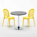 Table ronde noire 70 x 70 cm et 2 Chaises Colorées Intérieur Bar Café WEDDING Cosmopolitan 