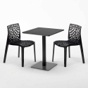 Table carrée 60x60 noire avec 2 chaises colorées Gruvyer Licorice 