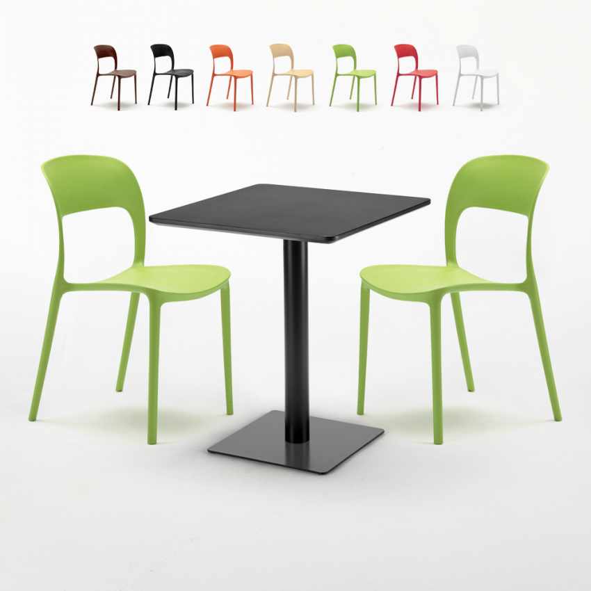 Table noir carrée 60x60 avec deux chaises colorées Restaurant Licorice