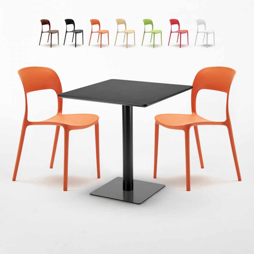Table carrée noire 70x70 avec 2 chaises colorées Restaurant Kiwi