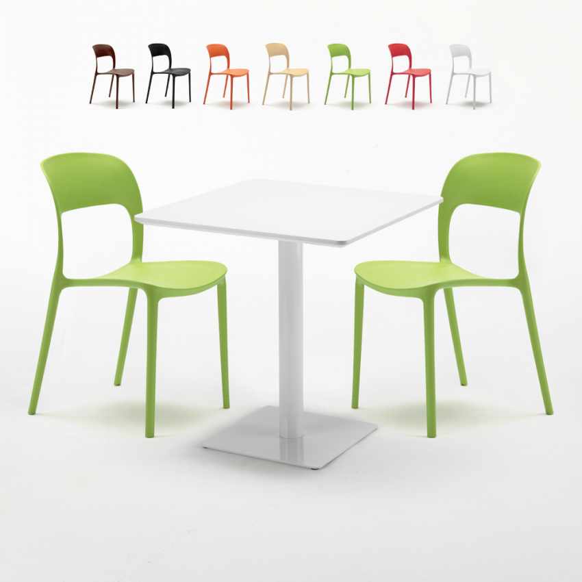 Table carrée 70x70 blanche avec 2 chaises colorées Restaurant MERINGUE