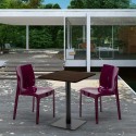 Table carrée 60x60 pied noir et plateau bois avec 2 chaises colorées Ice Kiss 