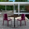 Table carrée 60x60 pied noir et plateau bois avec 2 chaises colorées Ice Kiss 