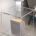 Table basse design en plexiglas transparent 29x32x45cm Contigo Catalogue
