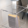 Table basse design en plexiglas transparent 29x32x45cm Contigo Catalogue
