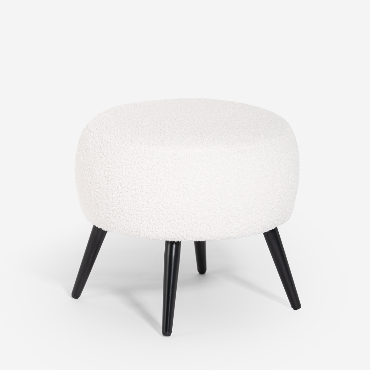 Pouf repose-pieds de salon en teddy bouclé blanc pieds noirs Belix Promotion Pouf repose-pieds de salon en teddy bouclé blanc pieds noirs Belix Promotion