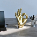 Statue moderne en résine effet métal geste OK Zynth Vente