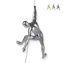 Statuette grimpeur sculpture en résine murale effet métal Bata-M Promotion