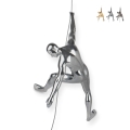 Statuette grimpeur sculpture en résine murale effet métal Bata-M Promotion