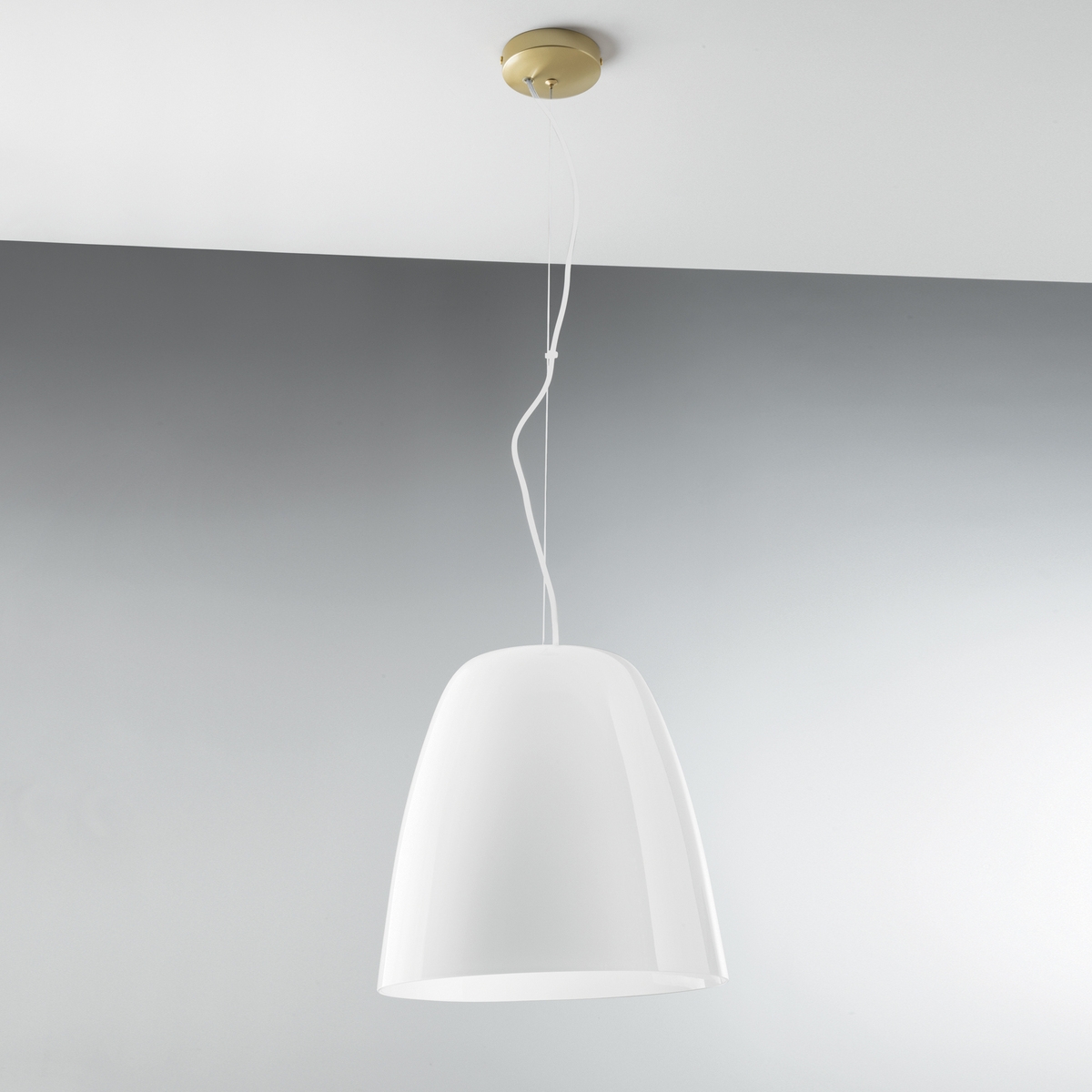Suspension en métal doré avec diffuseur en verre Ares L1 Promotion Suspension en métal doré avec diffuseur en verre Ares L1 Promotion