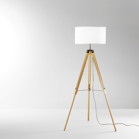 Lampadaire trépied en bois avec abat-jour en tissu blanc Studios Promotion