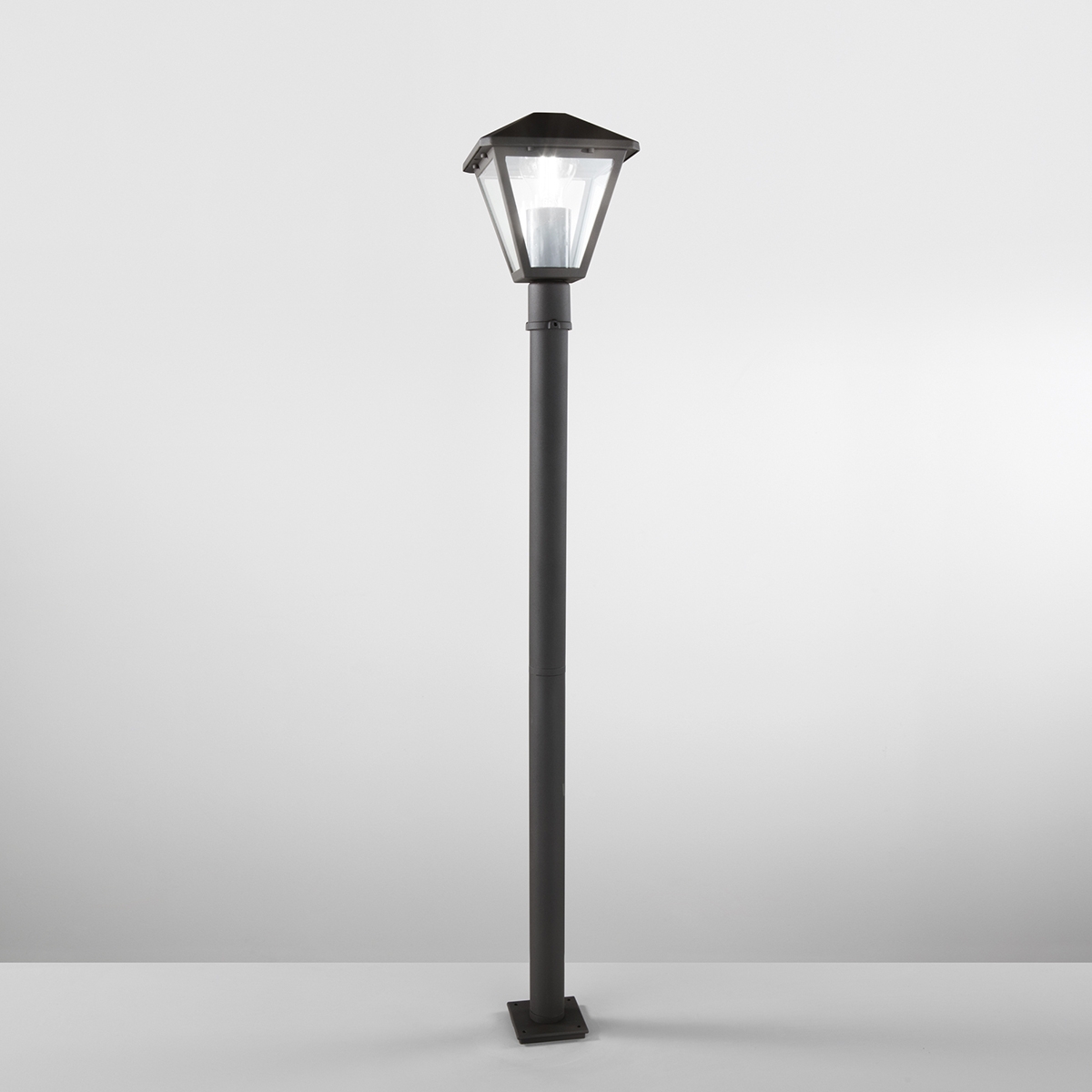 Lampadaire de jardin avec diffuseur en verre h100cm Prisma Promotion Lampadaire de jardin avec diffuseur en verre h100cm Prisma Promotion