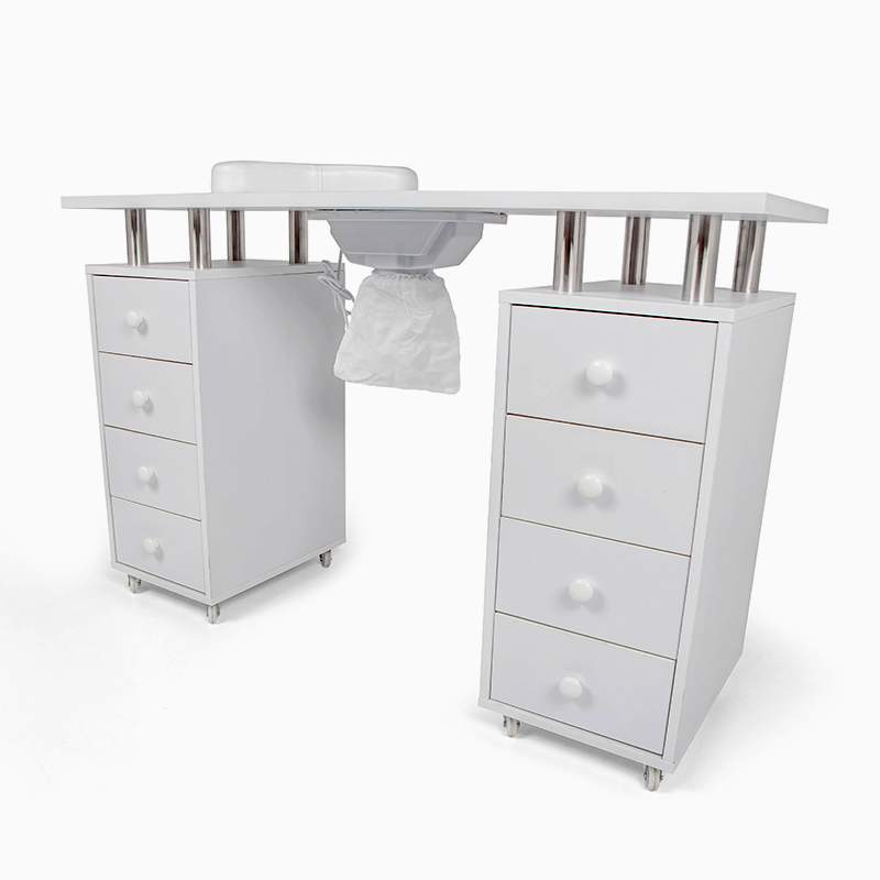 SQUOVAL: Table manucure et reconstruction d'ongles SQUOVAL: Table manucure et reconstruction d'ongles
