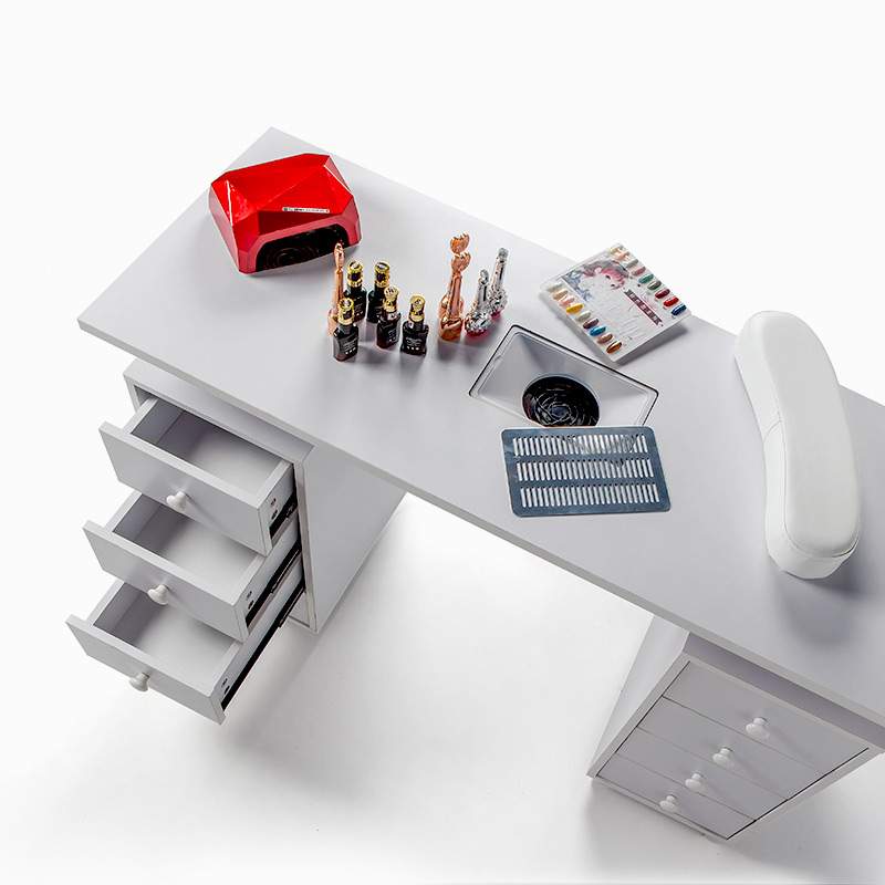 SQUOVAL: Table manucure et reconstruction d'ongles SQUOVAL: Table manucure et reconstruction d'ongles