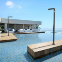 Douche extérieure de piscine de jardin avec mélangeur moderne Arkema Design Funny Yang T205 